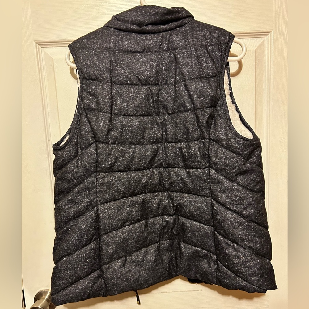 Green Tea Women's Puffer Vest - Picture 3 of 3